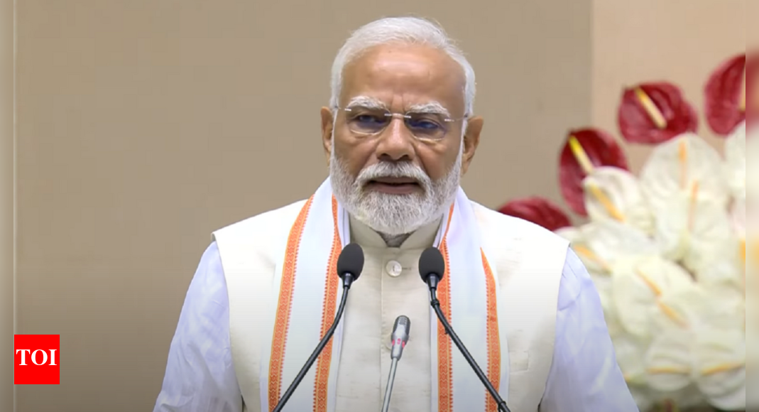 PM Modi degree row: Delhi HC quashes CIC order; DU not bound to share his 1978 BA records