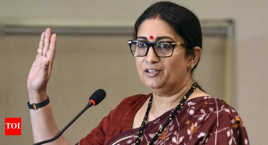 <div>Smriti Irani degree row: Delhi HC sets aside CIC order; calls it 'thoroughly misconceived'</div>
