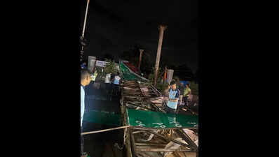 Direction board collapses on busy Kalyan-Shilphata rd in Thane, narrow escape for biker