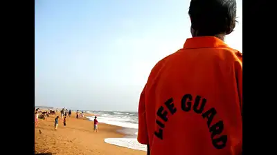 Lifeguard foils suicide attempt at Benaulim beach