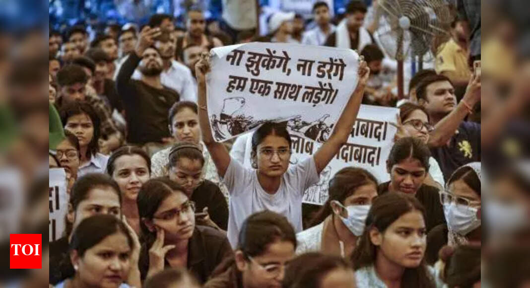 Delhi Police registers case after SSC protest ‘violates’ peaceful ...