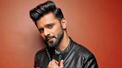 Rahul Vaidya becomes the first singer to perform at Lalbaugcha Raja during Ganesh Chaturthi