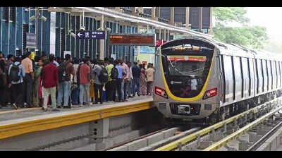 Guard collapses on Metro tracks, alert commuter saves him