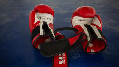After visa delay, boxers arrive in UK
