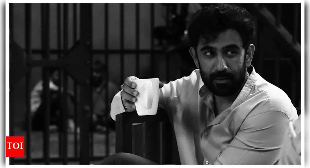 Amit Sadh introduces himself to content creators who fail to recognize the artist; Fans applaud his humble nature: ‘I am an actor…’ | – Times of India Amit Sadh introduces himself to content creators who fail to recognize the artist; Fans applaud his humble nature: ‘I am an actor…’ | – Times of India