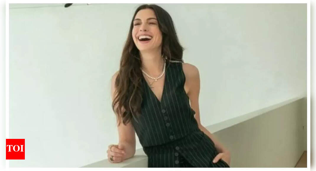 <div>Anne FALLS down stairs during 'TDWP2' shoot - WATCH</div>
