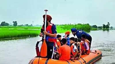 More Than 150,000 Evacuated in Pakistan Punjab After India’s Flood Alert
