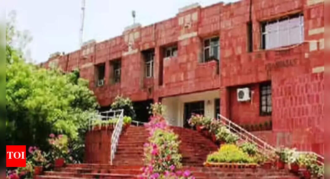 Chaos over new entry system at JNU library