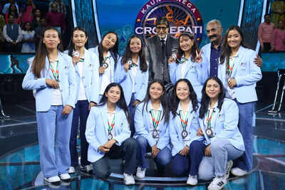  Indian Women’s Ice Hockey team joins Amitabh Bachchan for National Sports Day special