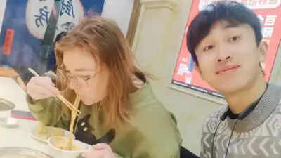 La historia de amor entre un repartidor chino y una profesora estadounidense sorprende a Internet: Todo comenzó en un ascensor