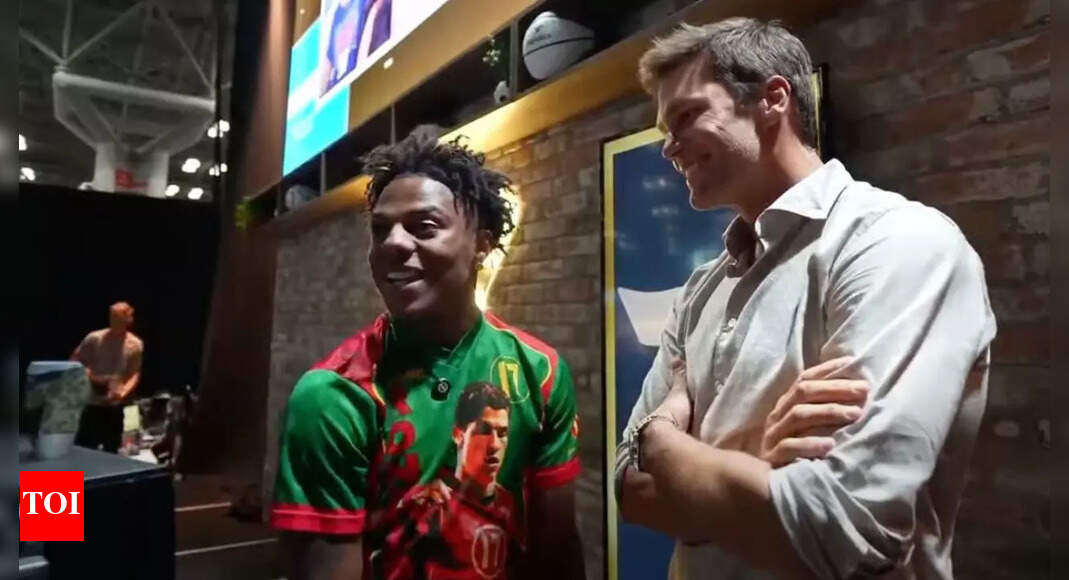 Tom Brady Gesss Ishowspeed una rara tarjeta de novato Cristiano Ronaldo durante la visita sorpresa a su hogar | Notas de la NFL - The Times of India