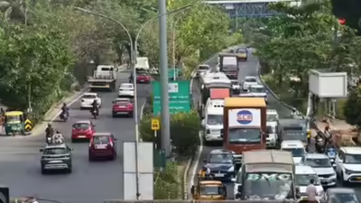 Damaged highways in Thane cause delays in goods supply ahead of festive season