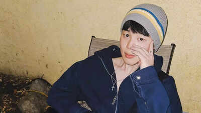 Jimin returns to South Korea, link-up with Song Da Eun create buzz; Idol's suitcase grabs attention