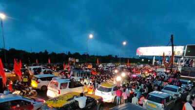  Mumbai on edge; traffic chokes CSMT, buses stuck for hours
