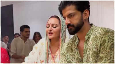 Sonakshi Sinha, Zaheer Iqbal perform Ganpati Aarti at Salman Khan's house