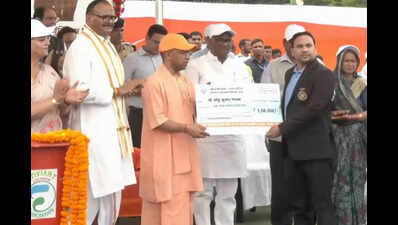 UP CM felicitates international chess player Anshu Kumar Pathak