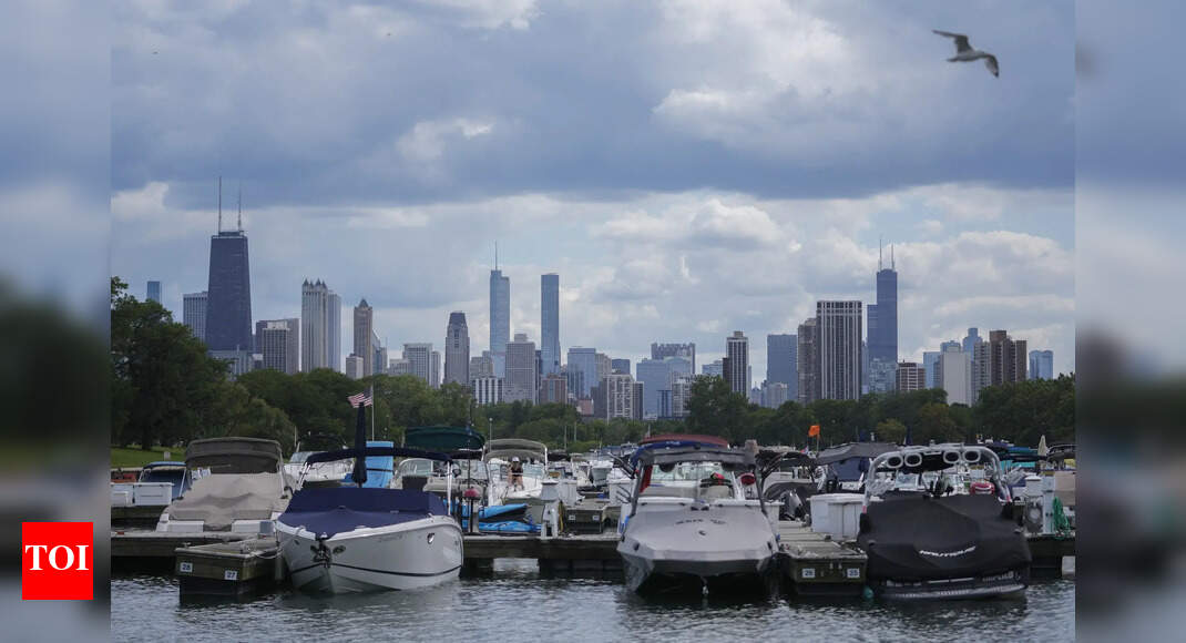Chicago’s elite university undertakes sweeping budget reductions amid $288 million shortfall