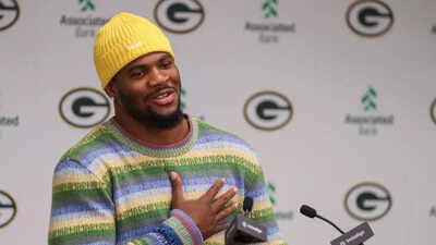 Almost 100 years later, Micah Parsons revives historic Packers jersey that last belonged to Curly Lambeau