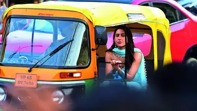  Sara, Ayushmann & Wamiqa bring Bollywood glamour to Prayagraj
