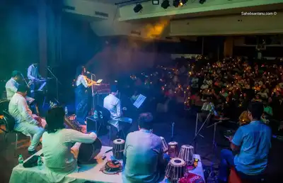 “Sokol Tarar Majhe” lights up the city with a tribute to Rabindra Sangeet legends