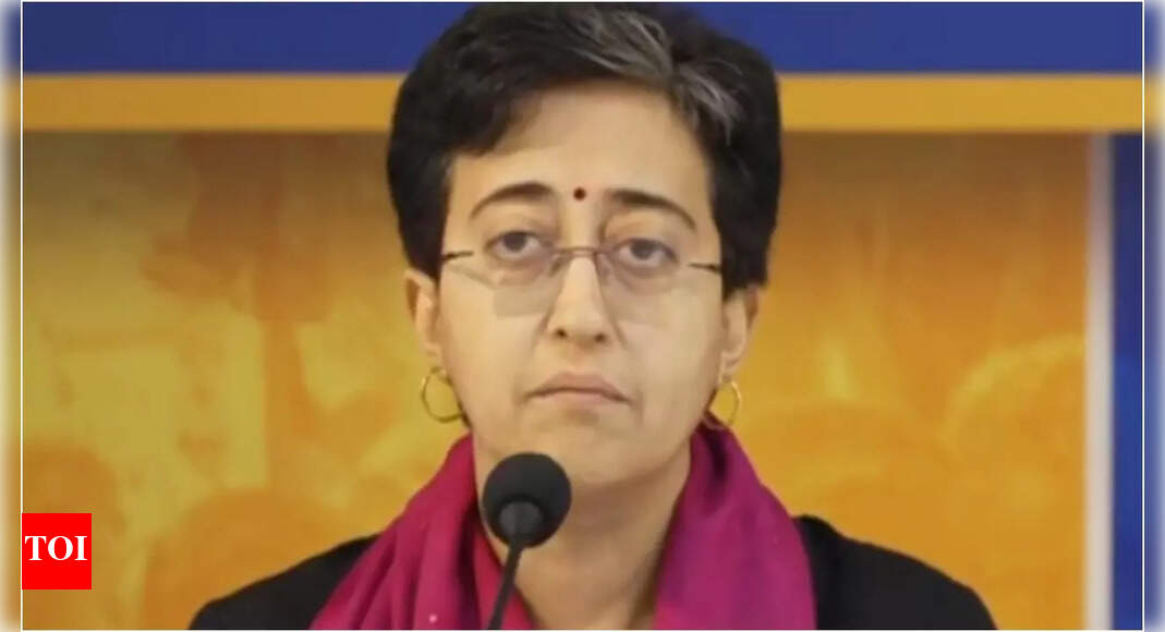<div>Resign if you cant ensure peoples safety: Atishi to Delhi CM on Kalkaji temple sevadaars murder</div> <div>Resign if you can't ensure people's safety: Atishi to Delhi CM on Kalkaji temple sevadaar's murder</div>