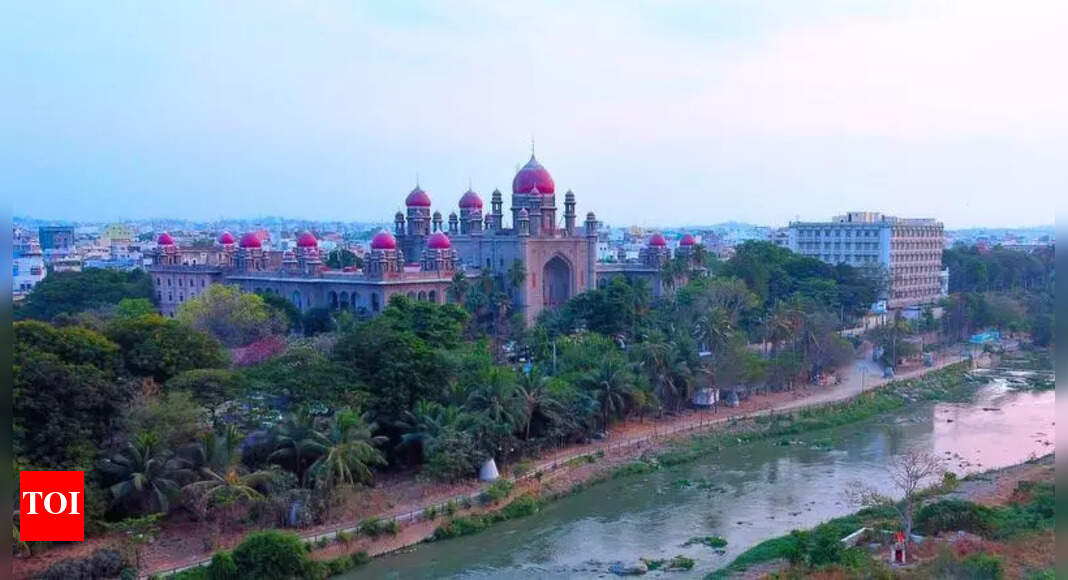 KCR, Harish move Telangana HC against Kaleshwaram report