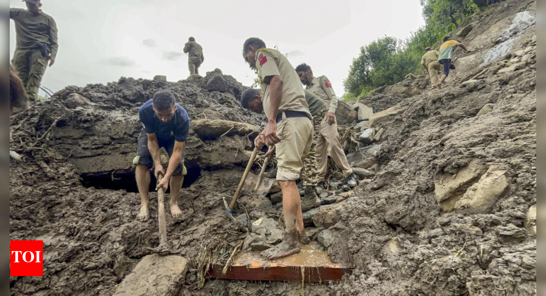 Cloudbursts rip through Jammu’s mountains, 11 dead as Aug rain toll climbs to 122 Cloudbursts rip through Jammu’s mountains, 11 dead as Aug rain toll climbs to 122