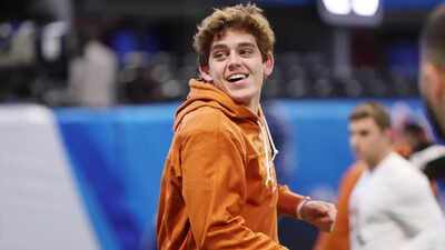  How much does the debutant Manning Quarterback earn at 21?