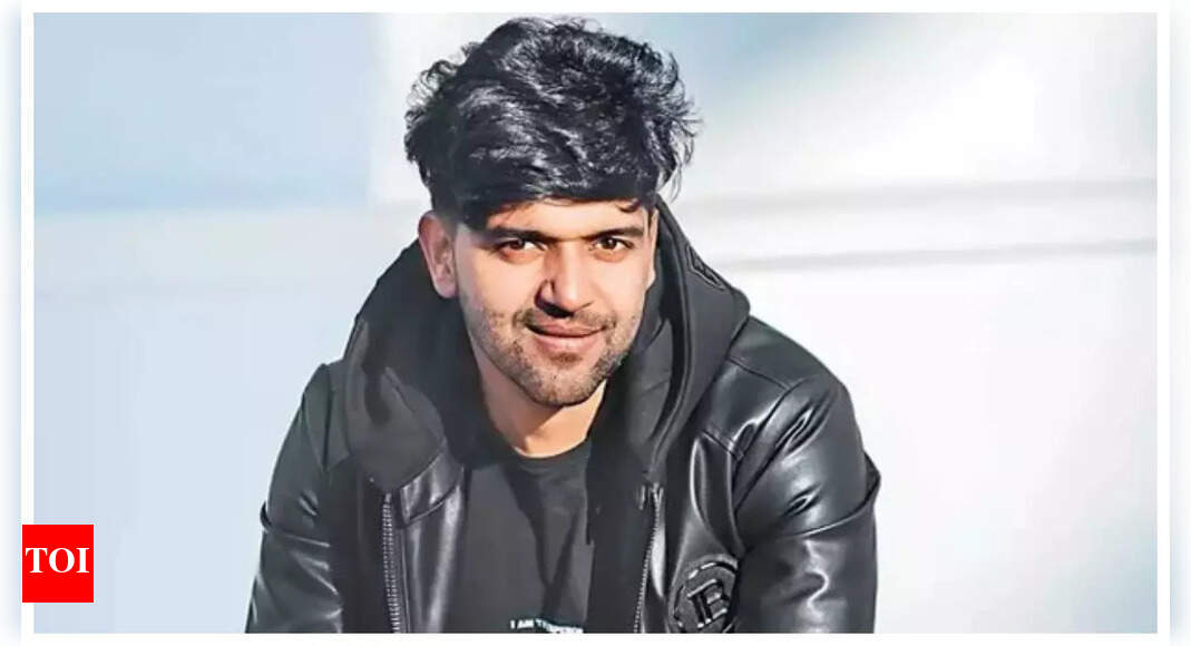 Guru Randhawa slammed for song Azul, hits back with a cryptic post: ‘Jado mein sab nu khush karn lagga…’ | – The Times of India