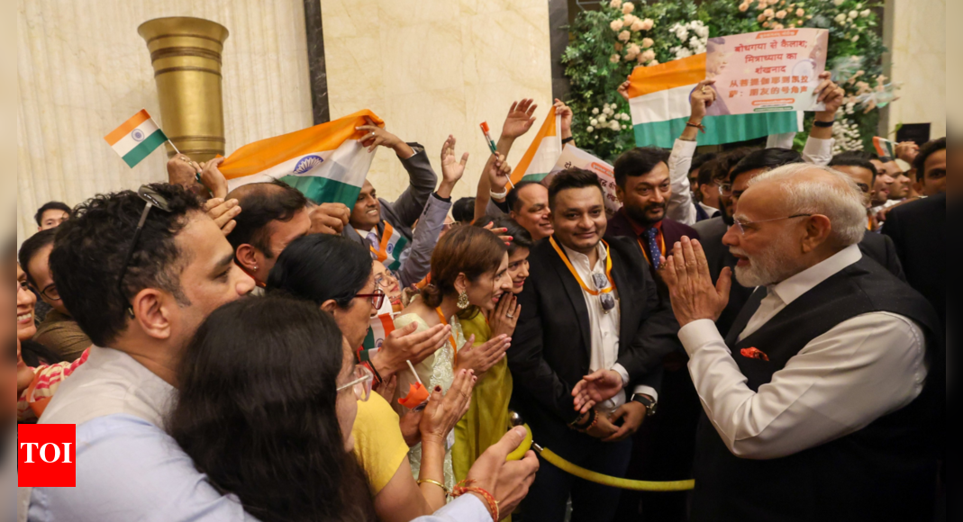 ‘Vande Mataram’ in China: PM Modi gets warm welcome in Tianjin; red carpet, slogans and sitar mark his arrival ‘Vande Mataram’ in China: PM Modi gets warm welcome in Tianjin; red carpet, slogans and sitar mark his arrival