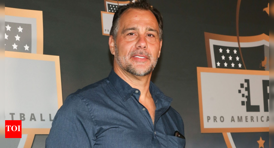 Super Bowl champion Glenn Cadrez pulls man from fiery crash in California that claimed four lives in tragic accident