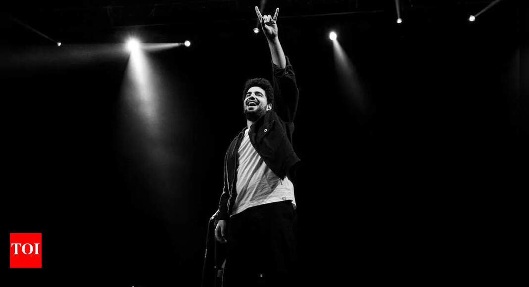 Samay Raina gets emotional as he performs for 25000 fans in Mumbai just months after India’s Got Latent controversy | Hindi Movie News – The Times of India