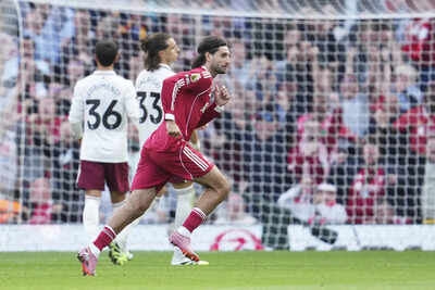  Dominik Szoboszlai's late goal earns Liverpool 1-0 win over Arsenal; Manchester City suffer second defeat