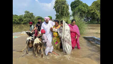 Punjab schools remain closed, with a minister's warning to private institutions