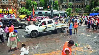 Mumbai gridlock: Protesters camp, cook, urinate on streets; BMC scales up services