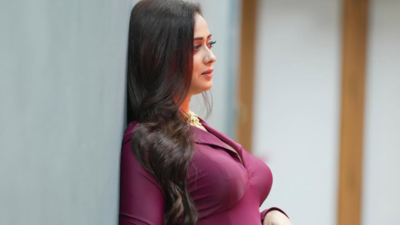 Shweta Tiwari shows how a modish, body-hugging draped gown can exude both class and glamour