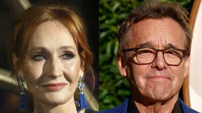  JK Rowling attacks Chris Columbus; he said her views complicate reunion