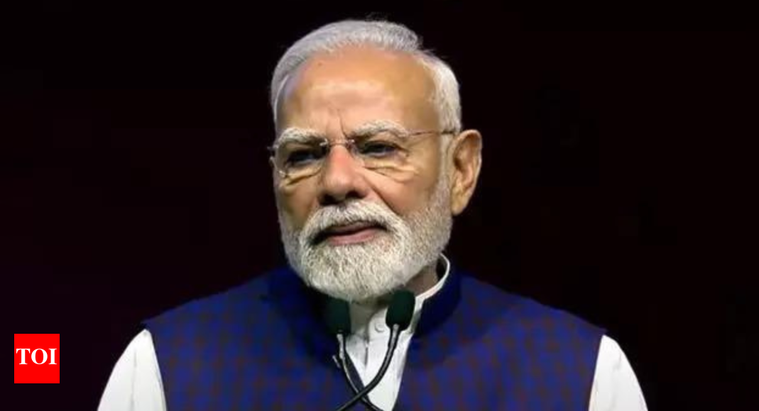 <div>'My mother had nothing to do with politics': PM Modi's first reaction to 'abuse' row; slams RJD-Congress</div>