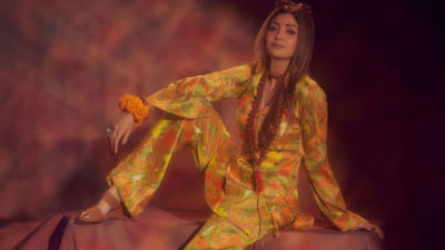 Shilpa Shetty turns on her Zeenat Aman mode, serving retro sass in ‘Dum Maro Dum’ look