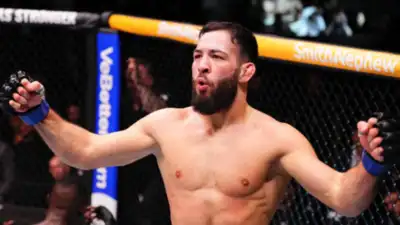  Who has earned more in their UFC career?