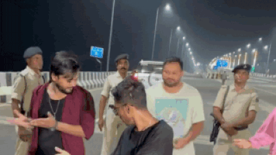  Tejashwi Yadav makes dance reel with Bihar youth - watch