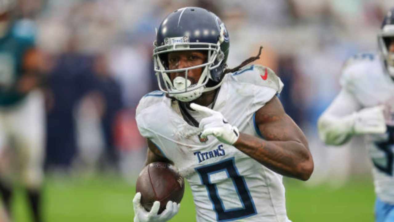Free-agent WR Gabe Davis signs with Buffalo Bills, joins practice squad  amid recovery | NFL News - The Times of India