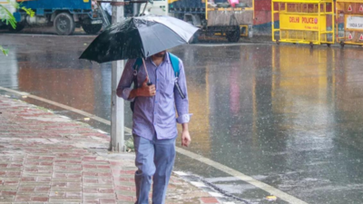 Delhi weather: Temperatures drop, rain expected today; AQI remains moderate