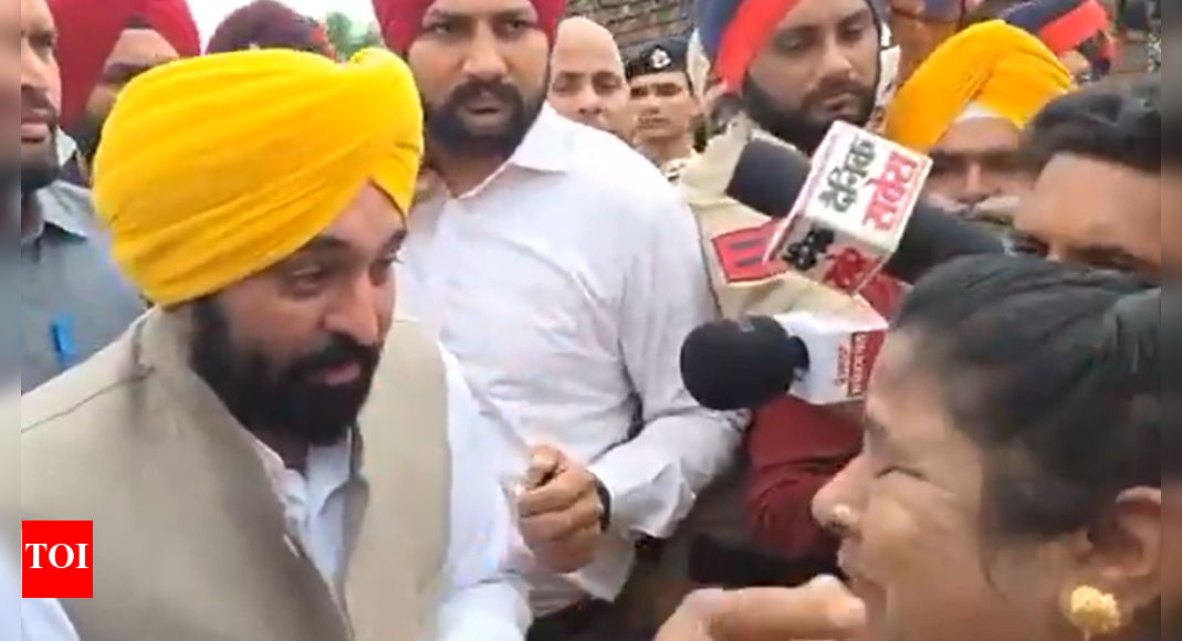 Punjab: CM Bhagwant Mann gets emotional while meeting flood-affected villagers in Firozepur Punjab: CM Bhagwant Mann gets emotional while meeting flood-affected villagers in Firozepur