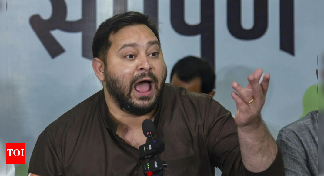 <div>'Double standards': Tejashwi Yadav hits back in mother 'abuse' row; digs up PM Modi's remarks</div>