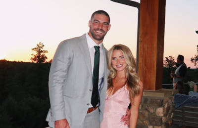  Baltimore Ravens TE Mark Andrews lifted his girlfriend Elena Yates on his forearms and drew backlash from fans