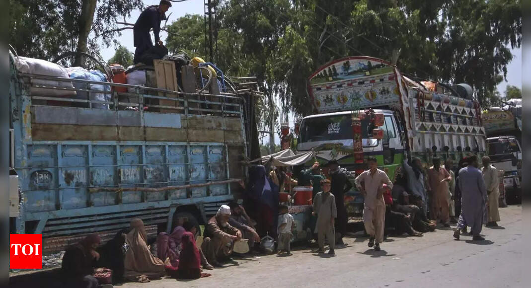 <div>Painted as terrorists & criminals: Afghan refugees expelled from Pakistan; despite weekends deadly earthquake</div> <div>Painted as 'terrorists & criminals': Afghan refugees expelled from Pakistan; despite weekend's deadly earthquake</div>