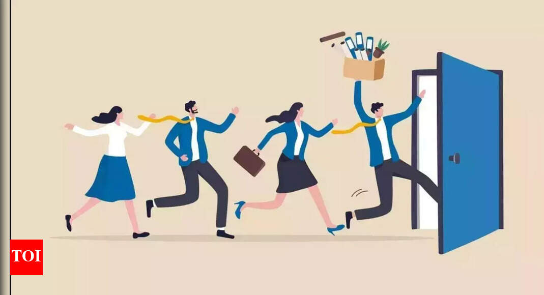 Longer shifts in private jobs: Maharashtra Cabinet okays 10-hour workday; legal tweaks soon Longer shifts in private jobs: Maharashtra Cabinet okays 10-hour workday; legal tweaks soon