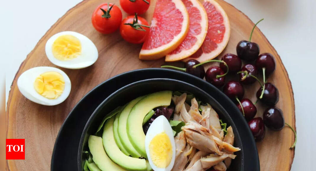 Nutritionist suggests eating these foods to combat wrinkles, bloating and brain fog