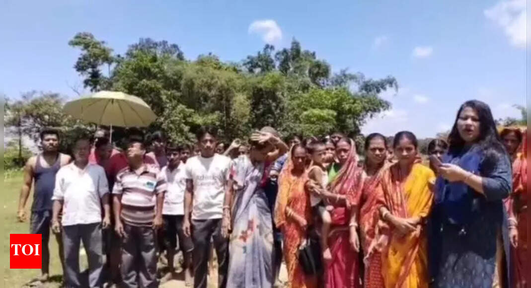 Villagers block road over unrepaired embankment | Guwahati News - The ...